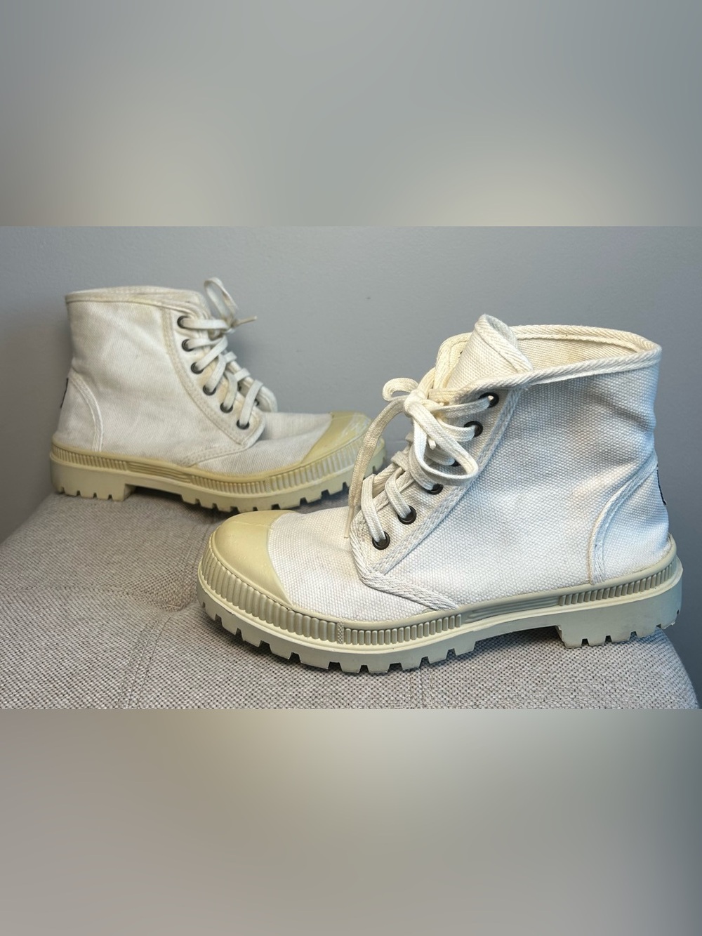 Natural World Eco-Vintage Old Iris High Top White Tan Sneakers Spain 39/US 8.5